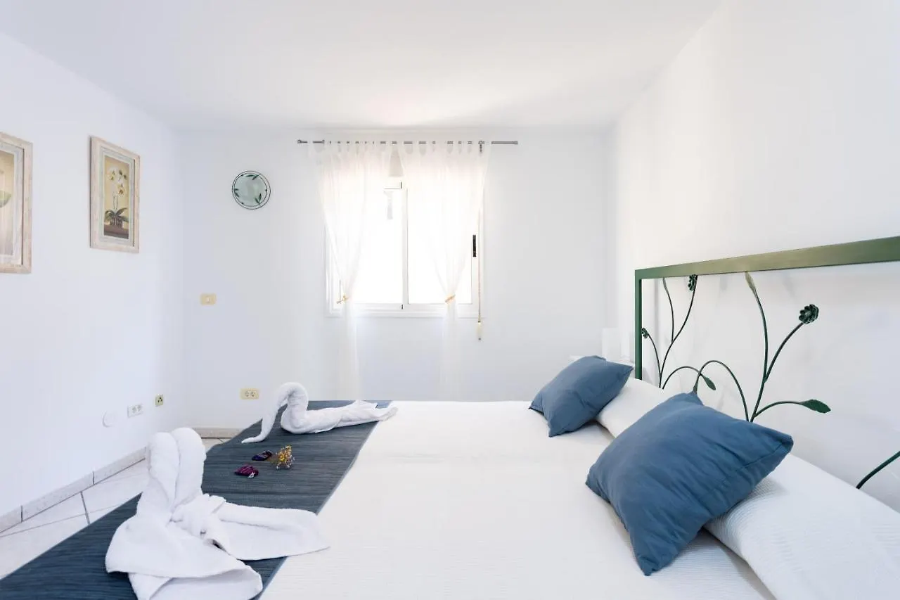 Casa Naranja: Family-Friendly Villa with Heated Pool and BBQ Poris de Abona